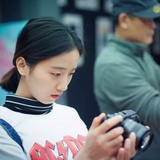 冰淇淋女生