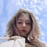柠檬树上的少女