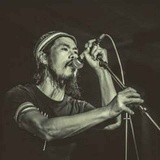 火车趴在山坡上