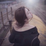 莫离央
