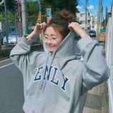 爱扎辫子的姑娘