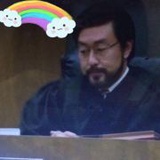 胡同里逃跑的是