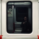 亖