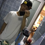 卖票的小男孩