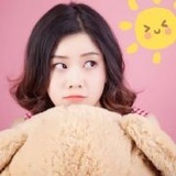 瓦顶上的喵