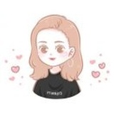 高脚杯里有红唇金鱼