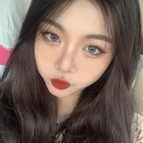 爱美食的小姑娘