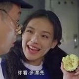 艳芬。