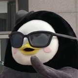 椅上摇着人