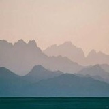 暮色山月