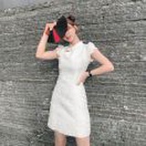 （艾小姐