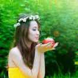 青青河边草