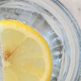 水