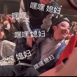 活蹦乱跳的猴儿