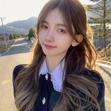 杨 依 依
