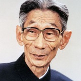 瘦小伙
