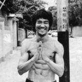 鹿死谁手