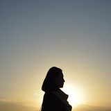 伊  然