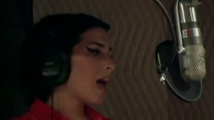 片段：Amy Winehouse sings Back to Black